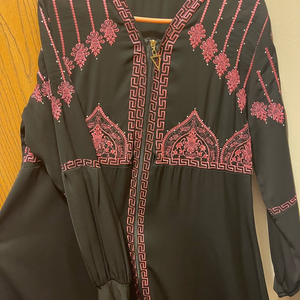 Khaliji embroidery abaya. Brand new. Size 4 aka XL. Selling for $50